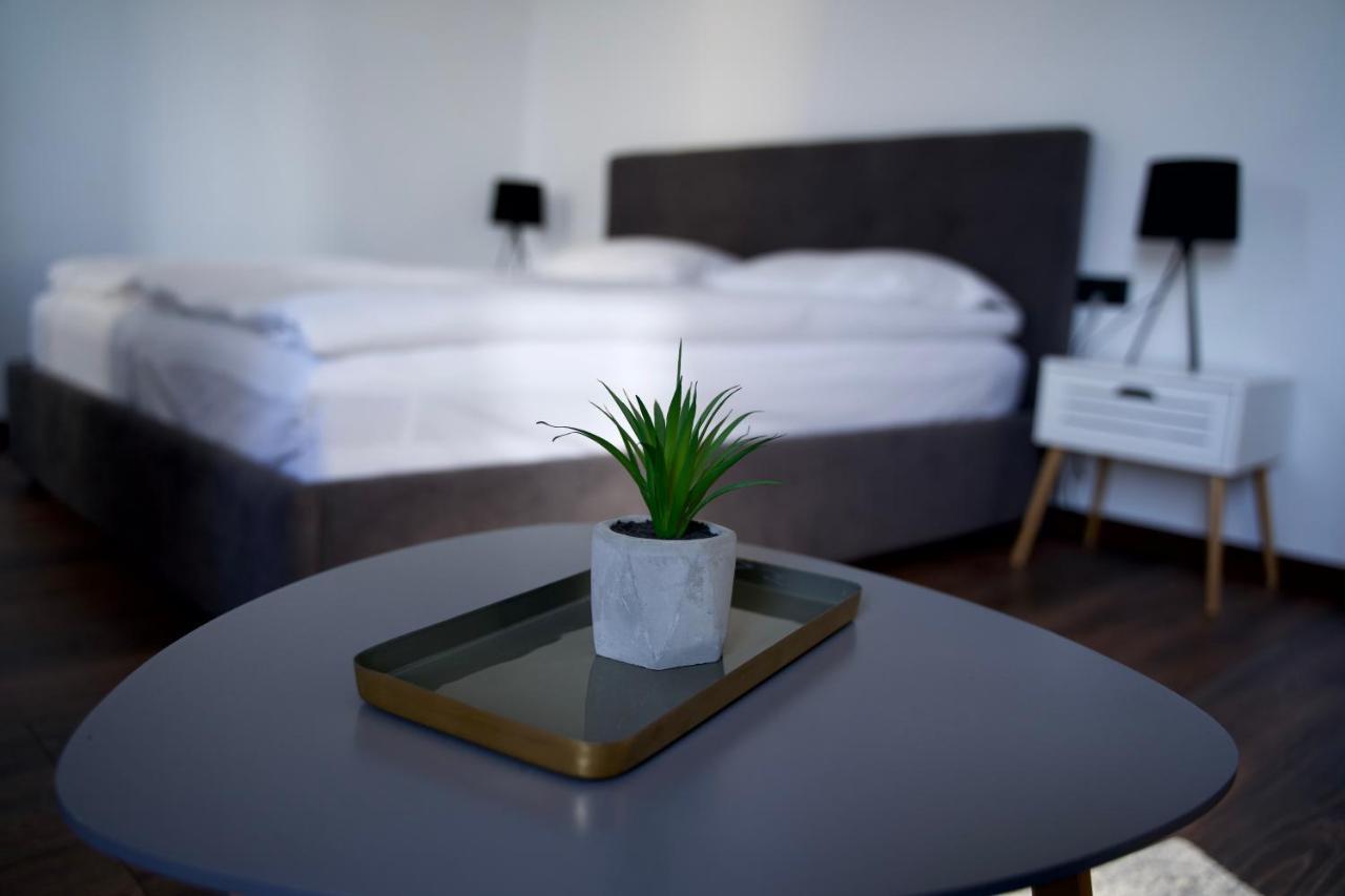 Style Hotel Ungheni Targ Exterior photo