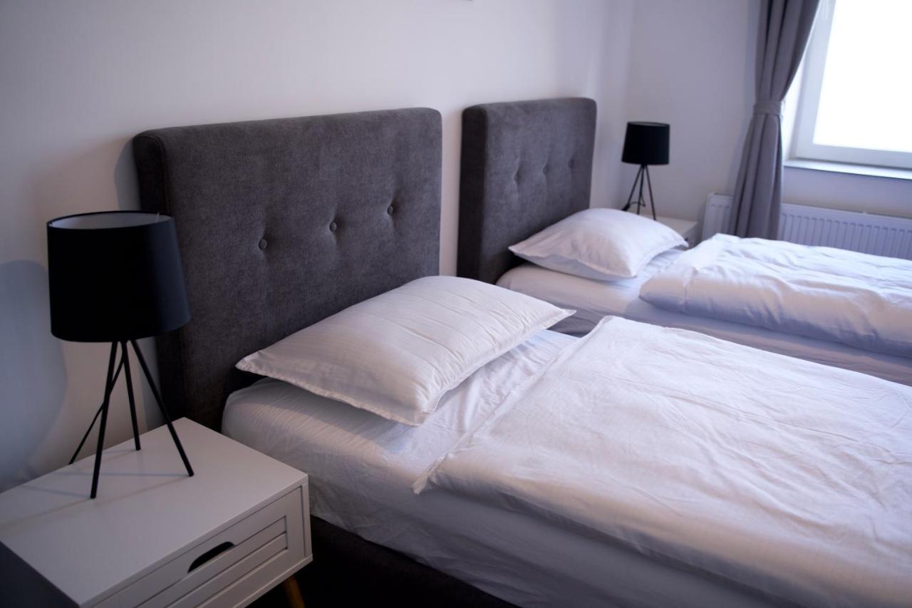 Style Hotel Ungheni Targ Exterior photo