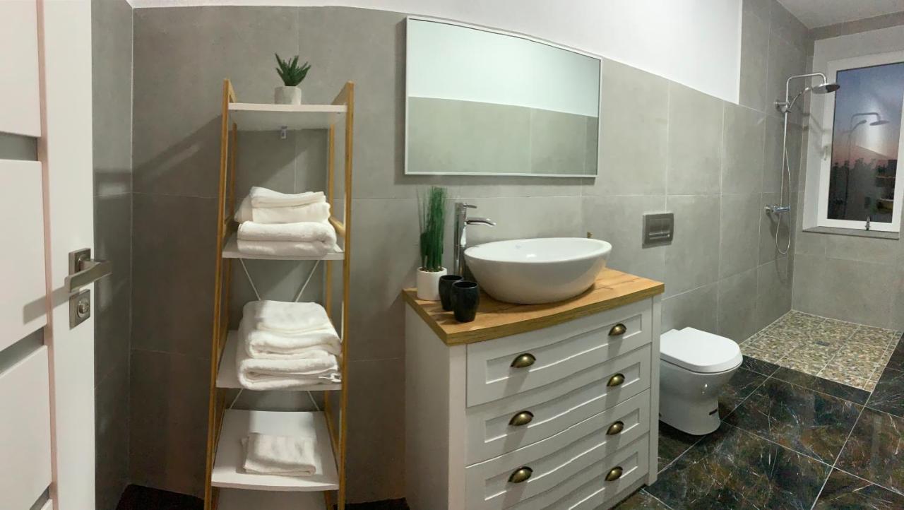 Style Hotel Ungheni Targ Exterior photo